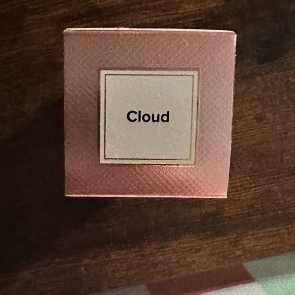 Too Faced skin tint - Picture 2 of 2